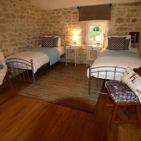 La Croix Bardon, Civray Vakantiehuis *